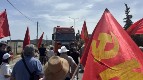 Militantes del KKE bloquean otro cargamento de guerra