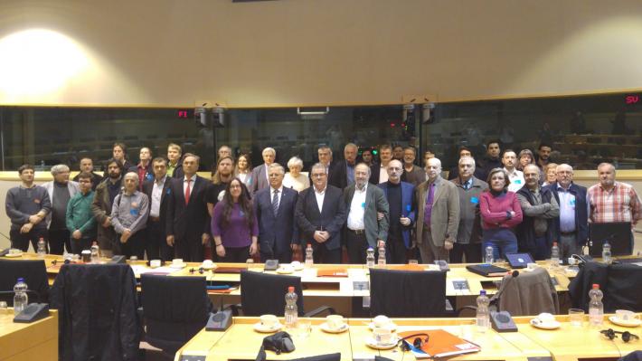 kommoynistiki-synantisi-13