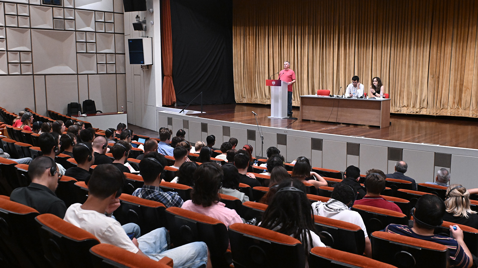 xenes_antiprosopeies_perissos_04