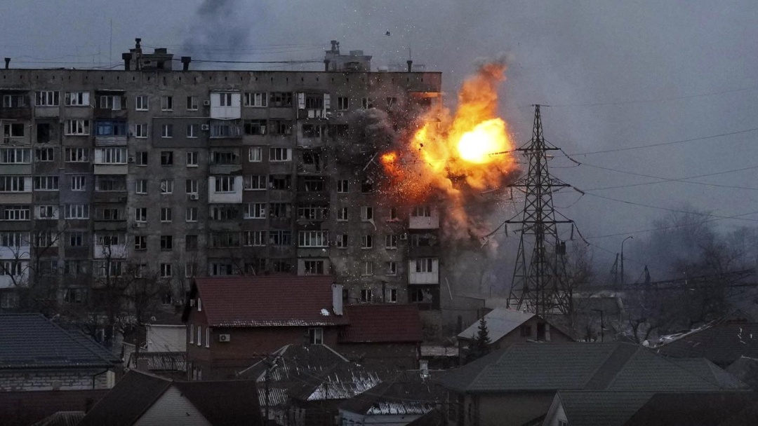202203eca_ukraine_mariupol_apartment_shelling