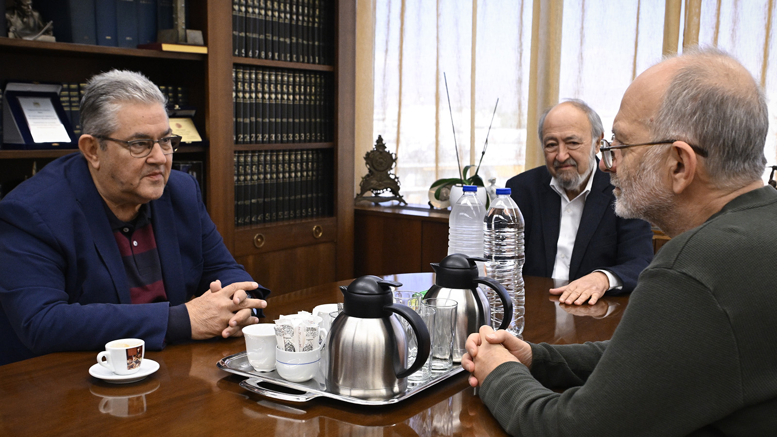 sinantisi-d-koutsoumpa-me-kemal-okougian-03
