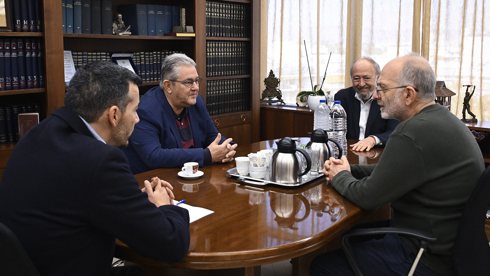 sinantisi-d-koutsoumpa-me-kemal-okougian-05