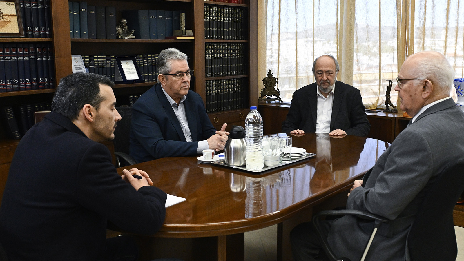 synantisi-kouts-presvis-kouvas-3